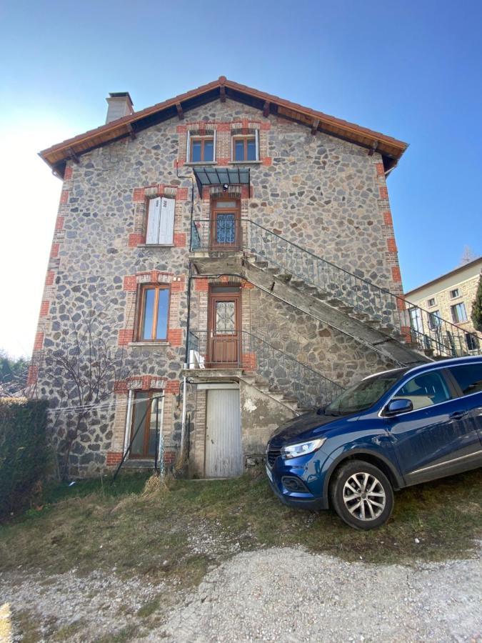 Appartement Vue Sur Le Village Saint-Genest-Malifaux Exteriér fotografie